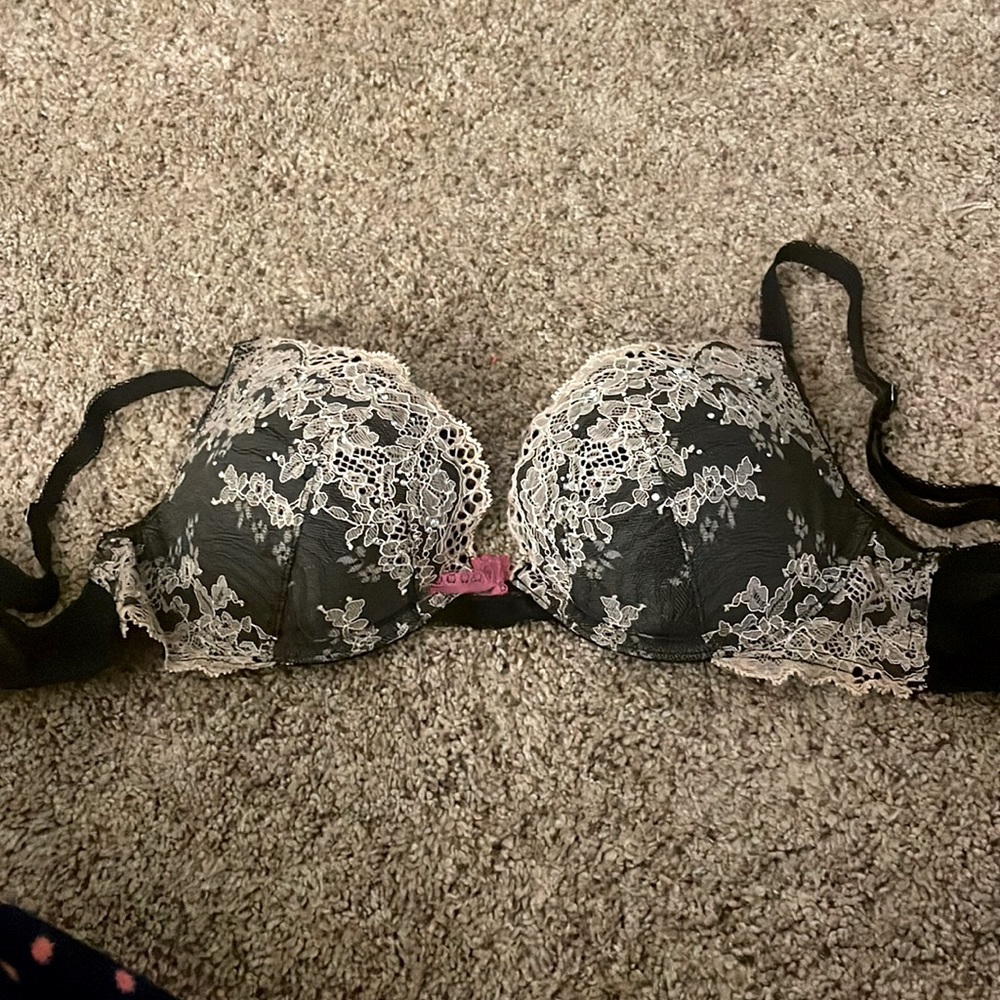 Victoria’s Secret black lace sparkle mesh bra size 32C